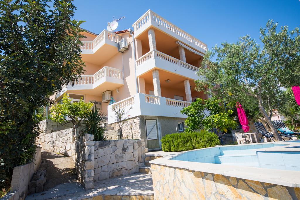 Apartmani Cubela Трогир Екстериор снимка