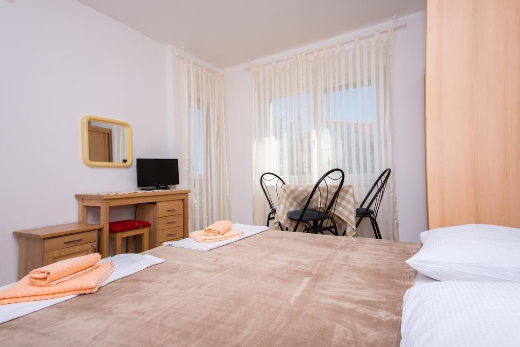Apartmani Cubela Трогир Екстериор снимка