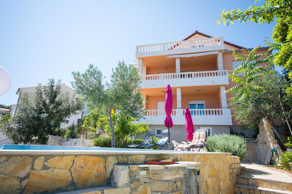 Apartmani Cubela Трогир Екстериор снимка